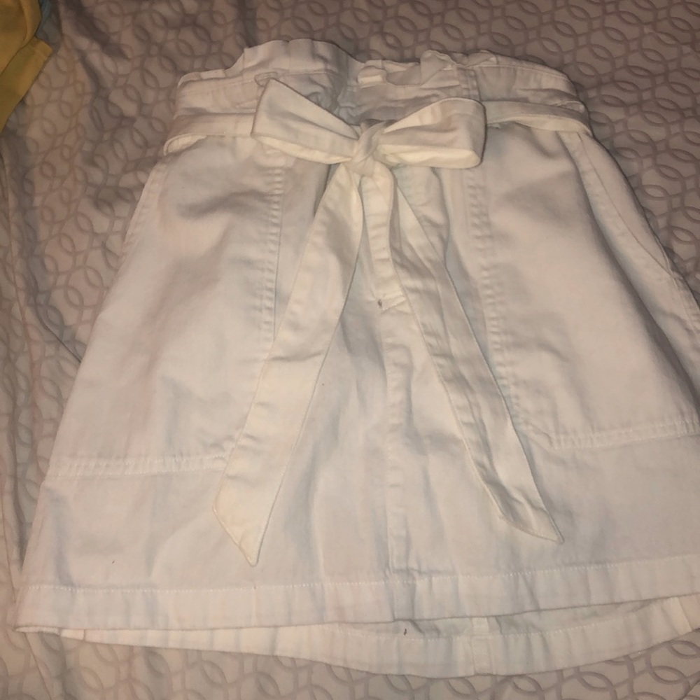 white American Eagle skirt with fabric belt